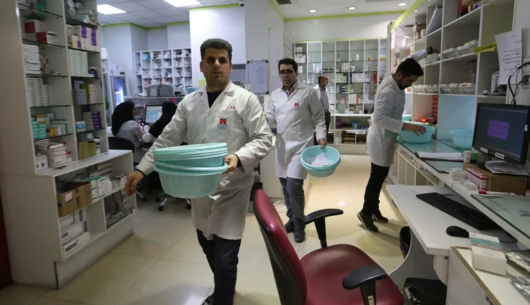 محمد جمالیان، نماینده مجلس شورای اسلامی با هشدار درباره مشکلات مالی در نظام سلامت ایران گفت برخی داروخانهها توان تهیه کامل داروهای موردنیاز بیماران را ندارند و ادامه این وضعیت میتواند روند درمان را مختل کند.