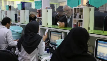 یک عضو هیأترئیسه انجمن داروسازان ایران، با اشاره به تداوم کمبود دارو و تأخیر چهار تا پنجماهه در تخصیص و انتقال ارز، اعلام کرد که ذخایر دارویی و شیر خشک ایران فقط کفاف کمتر از دو ماه را میدهد.