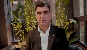 خسرو علیکردی، وکیل دادگستری و زندانی سیاسی پیشین روز جمعه ۱۴ آذر، بر اثر ایست قلبی درگذشت.
