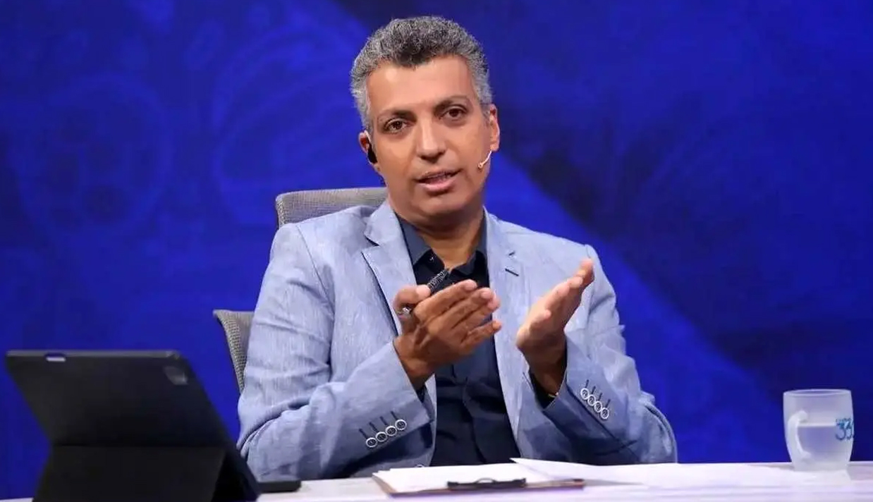 عادل فردوسیپور اعلام کرده است که از اعتراضات مردم حمایت میکند و «هرگونه خشونت و سرکوب در برابر خشم و مطالبه مشروع مردم» را محکوم میداند.
