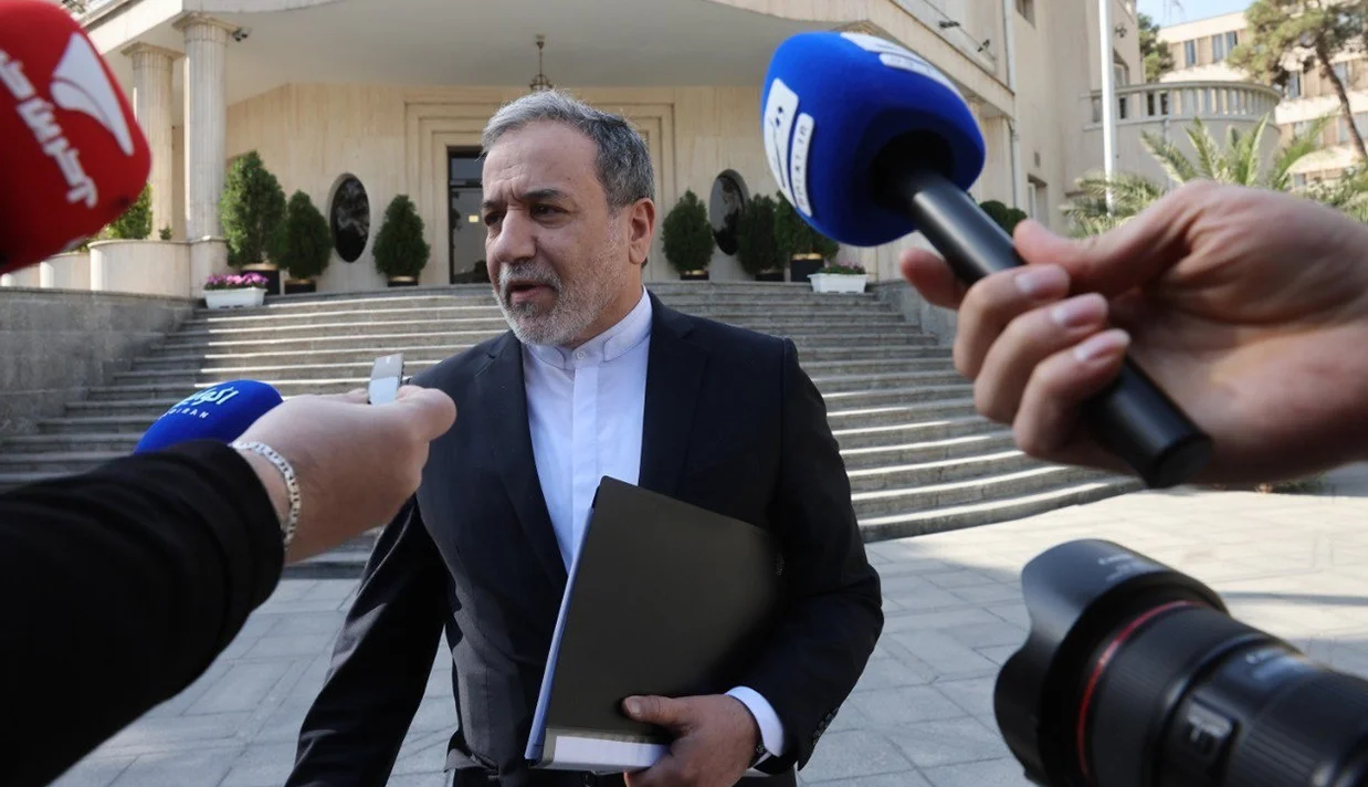 عباس عراقچی، وزیر امور خارجه جمهوری اسلامی در واکنش به هشدار ترامپ برای خودداری جمهوری اسلامی از کشتار معترضان در ایران گفت: «مسائل داخل ایران به هیچ کشور خارجی ارتباط ندارد.»