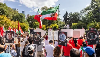 در پی ادامه سرکوب معترضان در ایران، فعالان مدنی از ایرانیان مقیم کانادا خواستهاند با استفاده از راههای رسمی، حمایت خود را از مردم ایران اعلام کنند و از دولت کانادا بخواهند نقض حقوق بشر در ایران را محکوم کند.