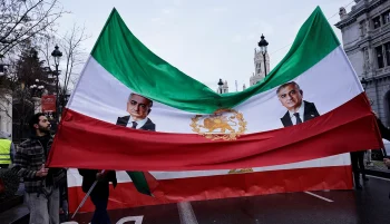 بیش از ۵۰ وکیل کانادایی در نامهای سرگشاده از دولت کانادا خواستند شاهزاده رضا پهلوی را بهعنوان رهبر دوران گذار به رسمیت بشناسد.