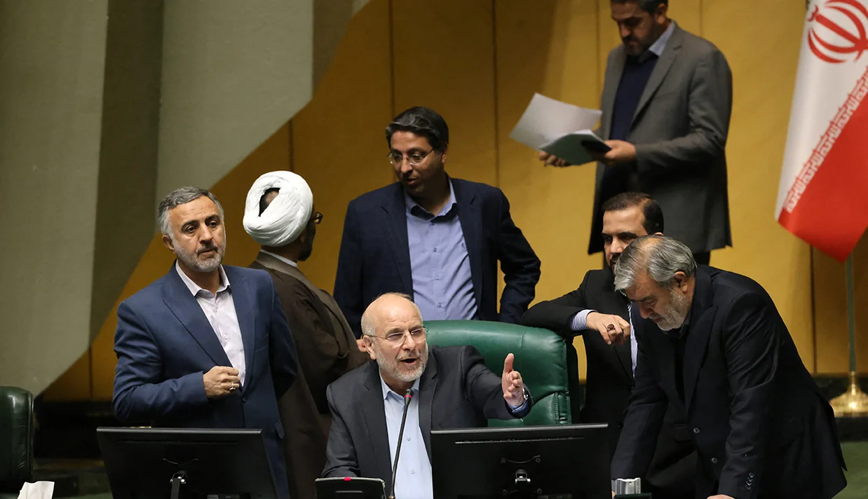 محمدباقر قالیباف گفته است که در صورت حمله نظامی آمریکا به ایران، جمهوری اسلامی، اسرائیل و پایگاههای نظامی و کشتیرانی ایالات متحده را هدف قرار میدهد.