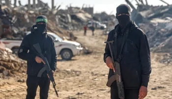 در آستانه مذاکرات خلع سلاح، حماس قصد دارد حدود ۱۰ هزار نیروی پلیس خود را در ساختار اداره جدید غزه با حمایت آمریکا ادغام کند.