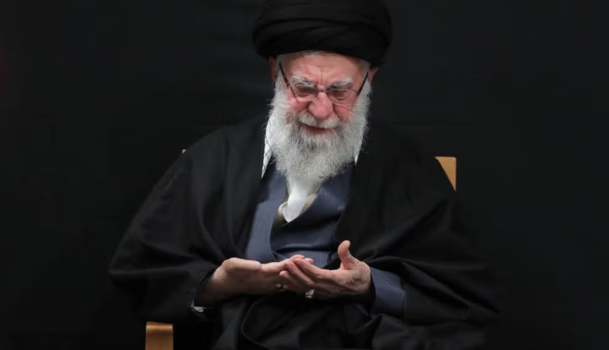 علی خامنهای، رهبر جمهوری اسلامی در واکنش به حضور گسترده مردم در اعتراضات سراسری به فراخوان شاهزاده رضا پهلوی گفت که جمهوری اسلامی در برابر معترضان عقبنشینی نمیکند.