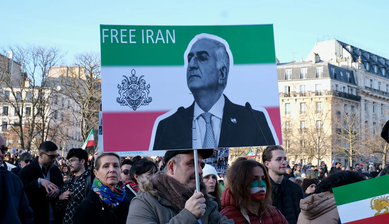 ۲۶۰ تن از چهرههای علمی، فرهنگی و سیاسی با انتشار نامهای سرگشاده اعلام کردند که شاهزاده رضا پهلوی «نماینده مشروع ایرانیان» و رهبر متحدکننده «اپوزیسیون متحد دموکراتیک ایران» است.