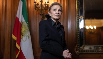 شهبانو فرح پهلوی در پیامی گفت که او آیین چهارشنبهسوری امسال را به یاد دهها هزار جاویدنام انقلاب شیروخورشید ایران برگزار میکند.
