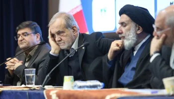 مسعود پزشکیان در پنجمین روز اعتراضات گفت که برای یافتن نارضایتی مردم نباید به دنبال آمریکا بود، بلکه مقصر، مدیران در جمهوری اسلامی است که تبدیل به «مدیران هزینه» شدهاند.