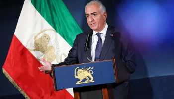 شاهزاده رضا پهلوی با انتشار پیامی خطاب به مردم ایران، مرگ علی خامنهای را «پایان عملی جمهوری اسلامی» توصیف کرد و از مردم و نیروهای نظامی خواست به ملت بپیوندند.