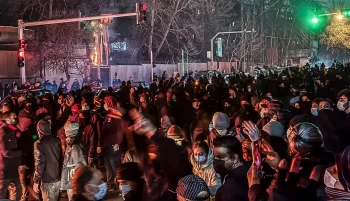 یک پزشک در تهران به مجله تایم گفته است که تنها در شش بیمارستان پایتخت، دست‌کم ۲۱۷ معترض کشته شده‌اند که «بیشتر آن‌ها با گلوله جنگی جان باخته‌اند.»