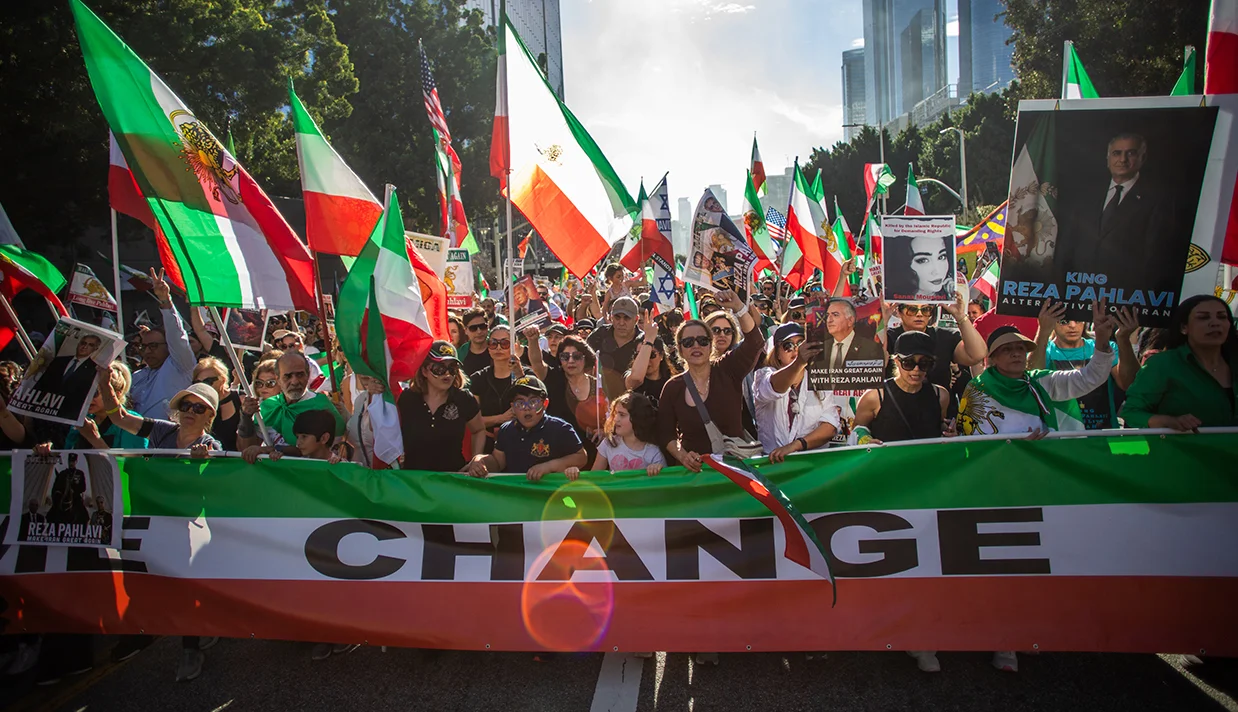 شاهزاده رضا پهلوی با قدردانی از راهپیمایی‌های ایرانیان خارج از کشور، بر تمرکز بر شش مطالبه مشخص برای حمایت جهانی و تضعیف ماشین سرکوب جمهوری اسلامی تاکید کرد.