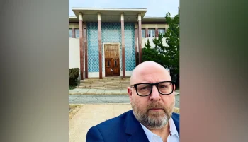 لن خودورکوفسکی، مشاور ارشد دولت اول ترامپ تصویری از خود در مقابل عمارت «گنبد نیلوفری» سفارت ایران در واشنگتن منتشر کرد و تلویحا از آماده شدن ایالات متحده برای بازگشایی سفارت ایران خبر داد.