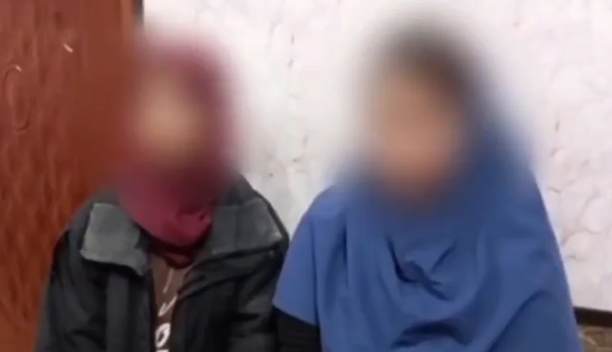 تسنیم به نقل از معاونت اطلاعات سپاه اصفهان مدعی شد که دو دختر نوجوان در ازای دریافت ۵ میلیون تومان از آلمان رهبری «اغتشاشات» در اصفهان را برعهده گرفته‌اند.