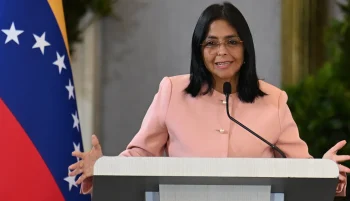 ترامپ پس از بازداشت مادورو هشدار داد رهبر موقت ونزوئلا در صورت «انجام ندادن کار درست» با پیامدهای سنگین روبهرو میشود و از ضرورت بازسازی این کشور گفت.