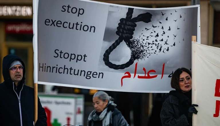 نمایندگان پارلمان اروپا روز پنجشنبه ۲۱ مه (۳۱ اردیبهشت) قطعنامههایی را درباره وضعیت حقوق بشر در ایران و افغانستان تصویب کرد.