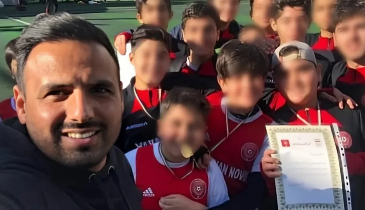 منابع خبری گزارش داده‌اند که مهدی لواسانی، مربی جوان فوتبال ایران روز پنج‌شنبه ۱۸ دی در اعتراضات شهر تهران با شلیک نیروهای سرکوب‌گر کشته شده است.
