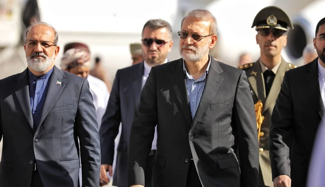 علی لاریجانی، دبیر شورای عالی امنیت ملی جمهوری اسلامی، وارد مسقط شد تا با مقامات عمان درباره تحولات منطقهای، مذاکرات اخیر و همکاریهای اقتصادی گفتوگو کند.