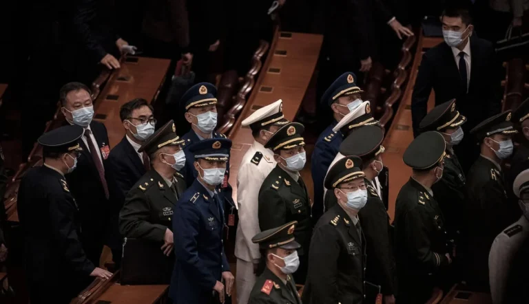 مجمع سالانه ارتش چین در بحبوحه پاکسازی‌ها با غیبت غیرعادی فرماندهان ارشد برگزار شد