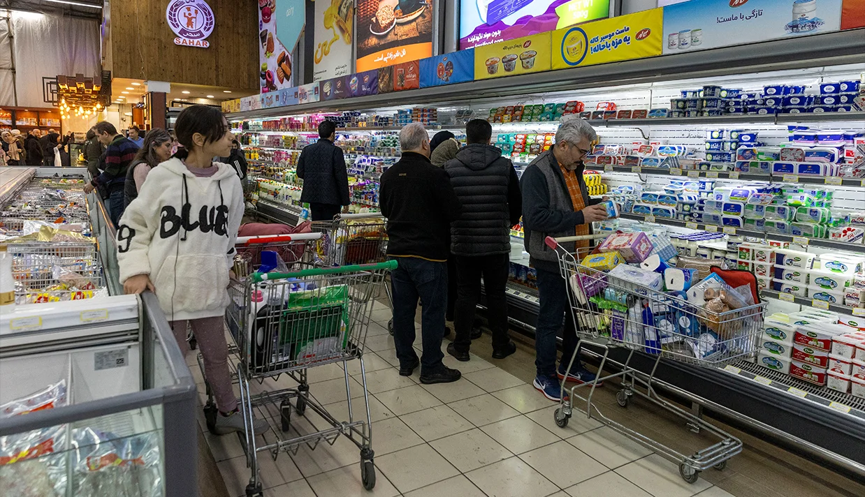 گزارش ایلنا از افزایش شدید قیمت لبنیات همزمان با حذف ارز ترجیحی و تکنرخی شدن ارز و اثر آن بر سبد معیشت کارگران.