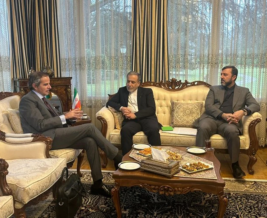 رافائل گروسی، مدیرکل آژانس بینالمللی انرژی اتمی گفت که او با هدف آمادگی برای «مذاکرات مهمی» که قرار است در ژنو برگزار شود، با عراقچی گفتگو کرده است.