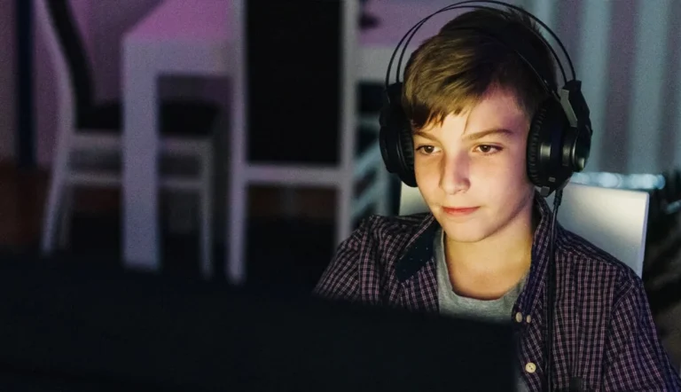 از کجا بفهمیم که بازی‌های ویدئویی برای فرزند نوجوان‌مان مشکل‌ساز است