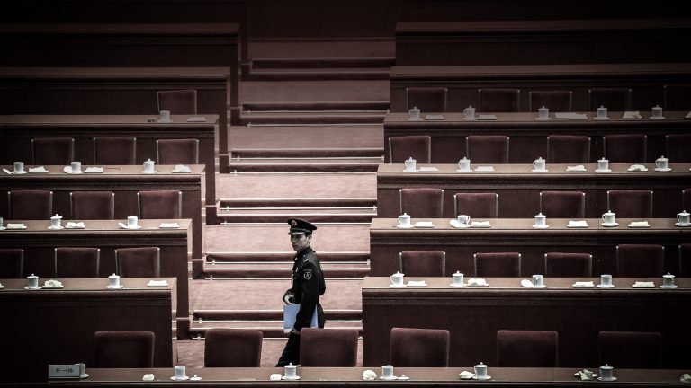 اختصاصی؛ منابع آگاه: ارتش و مدیران غیر نظامی به طور غیرعلنی از همکاری با رهبر حزب کمونیست دست برداشته‌اند