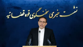سخنگوی قوه قضائیه جمهوری اسلامی گفت در میان بازداشتشدگان دی ماه، «تعداد اندکی» از افراد زیر ۱۸ سال همچنان در بازداشت بهسر میبرند و با آنها با «رافت اسلامی» برخورد شده است.