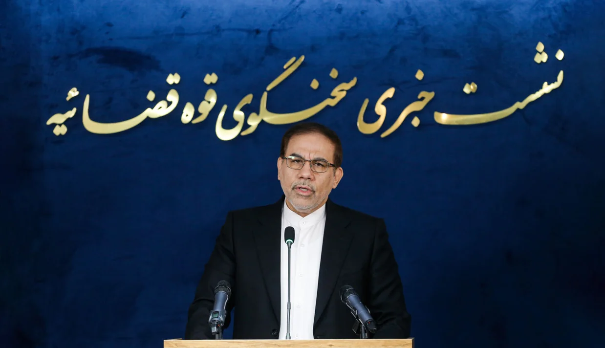 سخنگوی قوه قضائیه جمهوری اسلامی گفت در میان بازداشتشدگان دی ماه، «تعداد اندکی» از افراد زیر ۱۸ سال همچنان در بازداشت بهسر میبرند و با آنها با «رافت اسلامی» برخورد شده است.