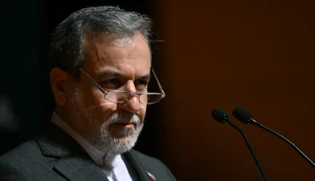 عباس عراقچی در گفتوگوی تلفنی با وزیر خارجه ژاپن از «عزم راسخ» جمهوری اسلامی برای تداوم جنگ با آمریکا و اسرائیل سخن گفت.