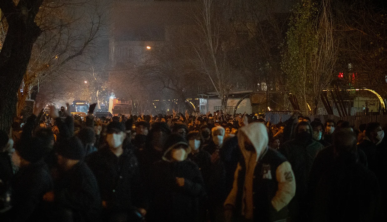 روایت دی‌ماه خونین در مرودشت و آبدانان؛ داستان جوانانی که در اعتراض‌ها جان باختند و مردمی که برای کرامت انسانی ایستادند.