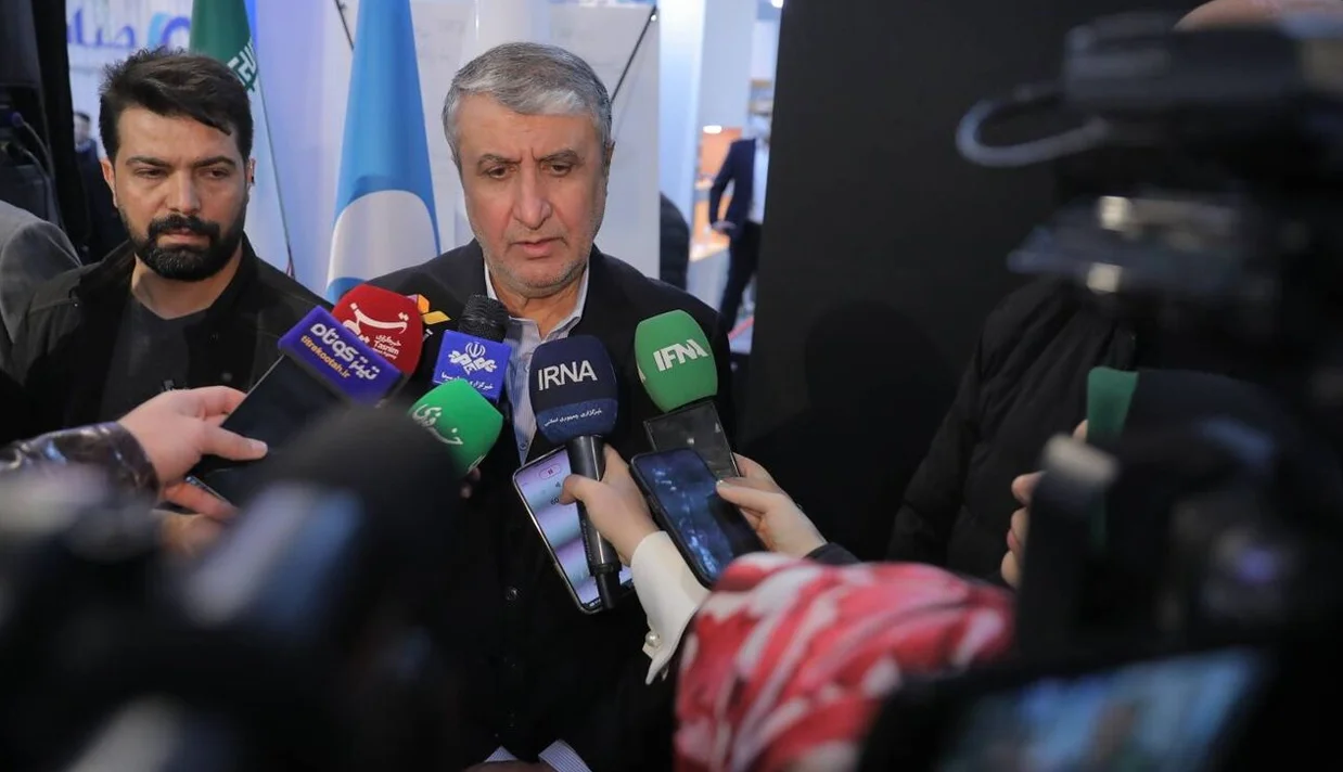 محمد اسلامی، رئیس سازمان انرژی اتمی جمهوری اسلامی گفت خروج اورانیوم از ایران در دستور کار مذاکرات با آمریکا نبوده و اساسا در این مذاکرات مطرح نشده است.