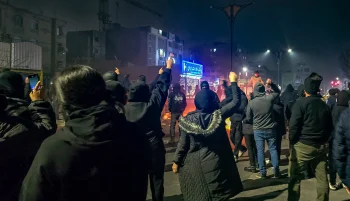 خبرنامه امیرکبیر گزارش داد که نام ده‌ها دانشجوی کشته‌شده در اعتراضات اخیر از فهرست رسمی دولت حذف شده است.