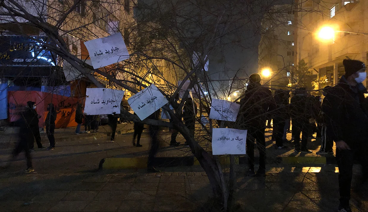 شاهزاده رضا پهلوی اعتراضات سراسری را «انقلاب ملی باشکوه» خواند و گفت شجاعت معترضان پایههای جمهوری اسلامی را لرزانده است.