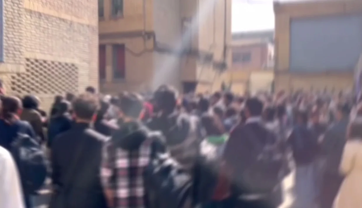 در دومین روز متوالی دانشجویان ایرانی با برگزاری تجمعات اعتراضی حمایت خود را از انقلاب شیر و خورشید و شاهزاده رضا پهلوی اعلام کردند.