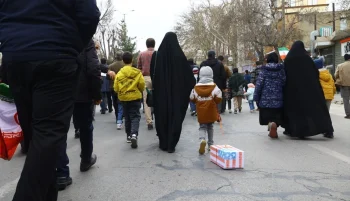 هرانا گزارش داد که آزادی شماری از بازداشتشدگان اعتراضات اخیر در شاهینشهر اصفهان، با وجود صدور و تأمین وثیقه، مشروط به امضای تعهدنامهای برای شرکت در راهپیمایی ۲۲ بهمن بوده است.