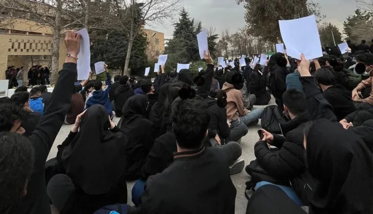 آیا ایدئولوژی «داس، چکش، عمامه» در دانشگاه‌های ایران به پایان عمر خود رسیده است؟