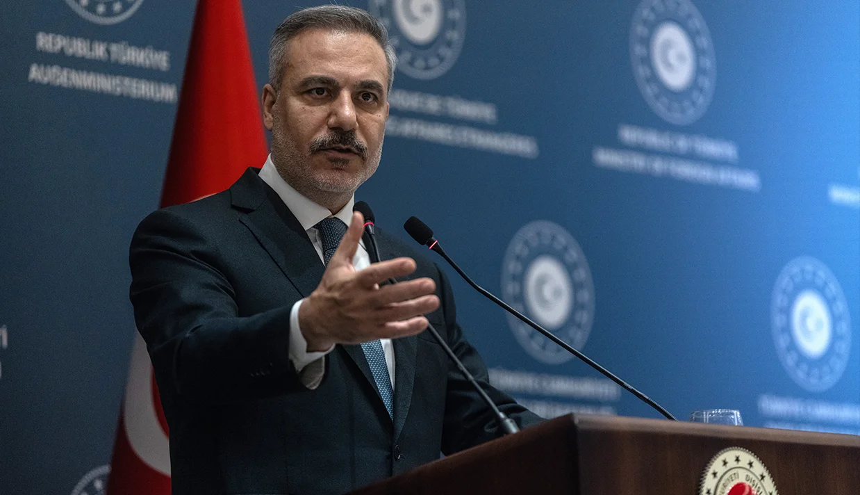 وزیر امور خارجه ترکیه هشدار داد گسترش مذاکرات با تهران درمورد برنامه موشک‌های بالستیک می‌تواند تنش‌های منطقه‌ای را تشدید کرده و حتی به درگیری نظامی منجر شود.