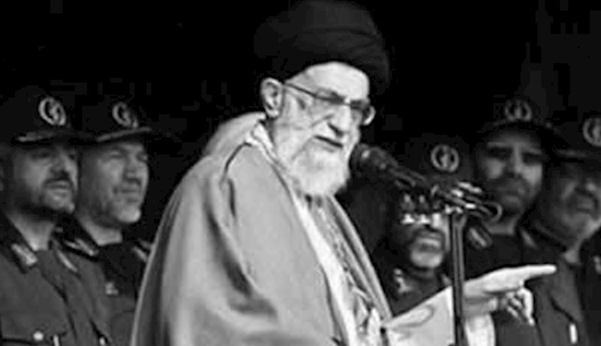 علی خامنه‌ای که بود و آیا پیش از رسیدن به رهبری جمهوری اسلامی فردی خوش‌فکر و دارای گرایش‌‏های لیبرال بوده است؟ علاقه او به «سید قطب»، از چهره‌های معروف و افراطی اخوان المسلمین مصر نشان از چیست؟