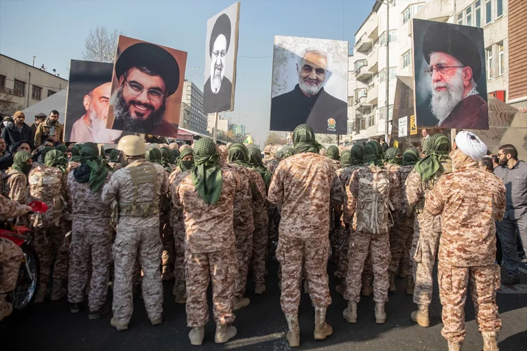 یک آخوند حکومتی اخیرا در روضه خود افشا کرد که محل یکی از پدافندهای سپاه سه ساعت قبل از حمله لو رفته بود و مسئولان پدافندی آگاه بودند، اما کاری نکردند تا اینکه ۴۲ نیروی سپاه کشته شدند.