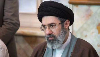 ایران اینترنشنال به نقل از منابع خود گزارش داد که مجلس خبرگان تحت فشار سپاه پاسداران، مجتبی خامنهای را به عنوان رهبر جدید جمهوری اسلامی انتخاب کرده است.