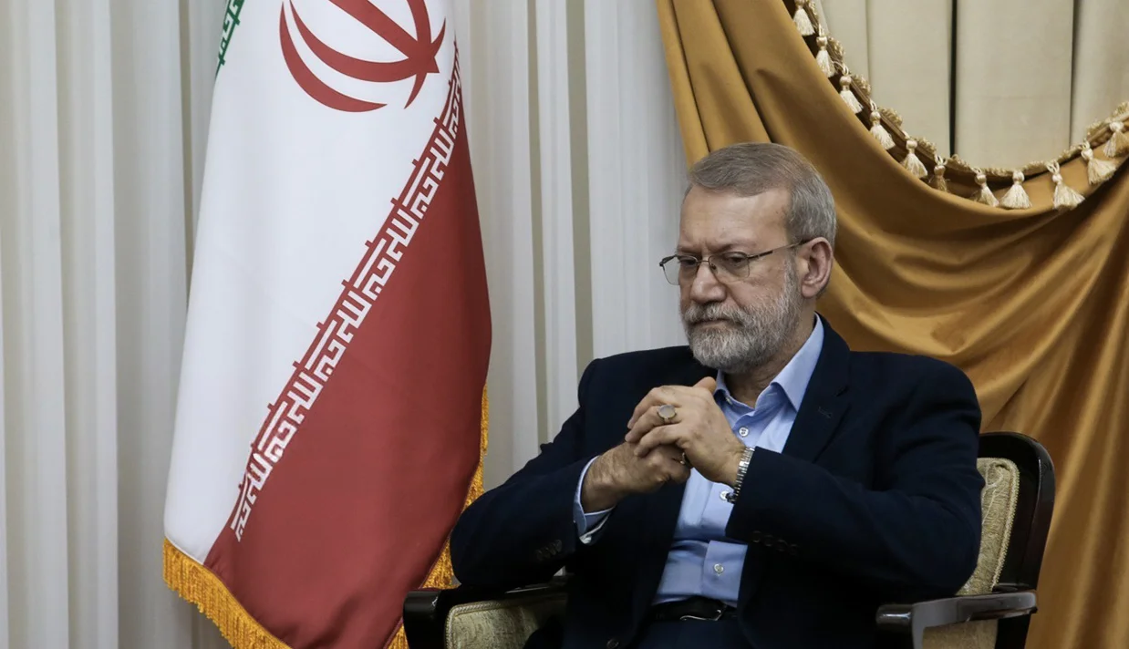 علی لاریجانی، دبیر شورای عالی امنیت ملی در واکنش به حملات روز شنبه، نهم اسفند اسرائیل و آمریکا تهدید به «پشیمانی» کرد.
