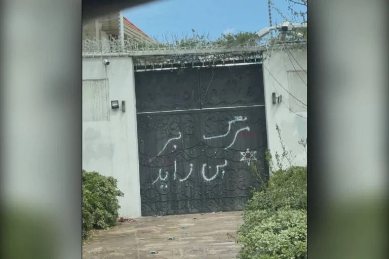 رسانه داخلی اسکاننیوز از حمله به منزل سفیر امارات متحده عربی در شامگاه دوشنبه، سوم فروردین در شهرک غرب تهران خبر داد.