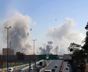 حملات سنگین آمریکا و اسرائیل به تهران بامداد ۱۵ اسفند؛ گزارش‌ها از هدف قرار گرفتن میدان سپاه، خیابان جمهوری و مناطق دیگر پایتخت خبر می‌دهد.