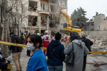 براساس گزارش رسانههای داخلی، مقامهای امنیتی جمهوری اسلامی صدها نفر را بدون اتهام مشخص کیفری و با استفاده از برچسب «خودفروخته» و «وطن فروش» بازداشت کرده است.