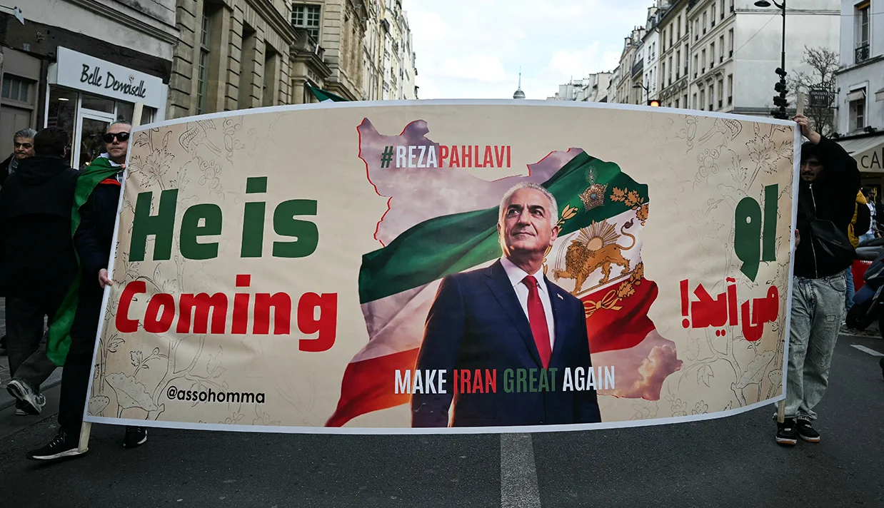 صدها تن از اساتید دانشگاه و متخصصان فناوری از برنامه گذار شاهزاده رضا پهلوی حمایت کردند