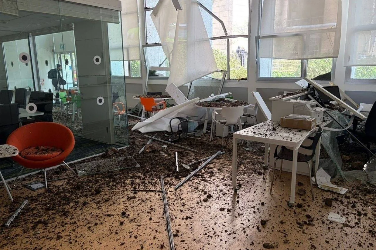 رسانه‌های داخلی از هدف قرار گرفتن دانشگاه علم و صنعت در بامداد روز شنبه ۸ فروردین خبر دادند.