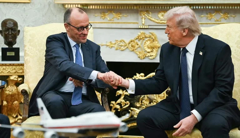 فریدریش مرتس، صدراعظم آلمان، در ۳ مارس در کاخ سفید با دونالد ترامپ، رئیسجمهور ایالات متحده دیدار کرد. در این دیدار، ترامپ گفت برلین در جنگ جاری با واشینگتن همسو است.