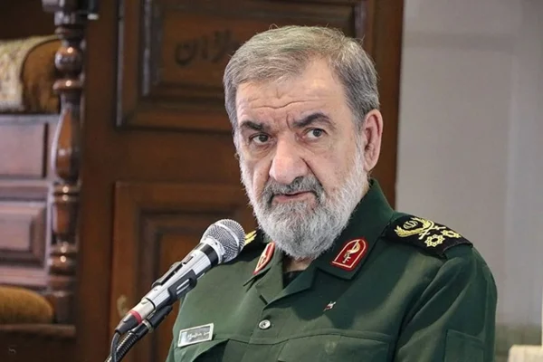 محسن رضایی چند روز بعد از انتصاب به دبیری شورای عالی امنیت با سفیر چین دیدار کرد و گفت که تا زمانیکه آمریکا شروط جمهوری اسلامی را نپذیرد، تنگه هرمز را باز نخواهد کرد.
