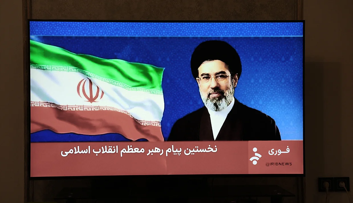 مجتبی خامنهای در نخستین پیام خود پس از انتصاب به عنوان رهبر جمهوری اسلامی توسط مجلس خبرگان، وعده انتقام داد و گفت همزمان با سایر مردم، از طریق اعلام صداوسیمای جمهوری اسلامی از رهبر شدن خود مطلع شده است.
